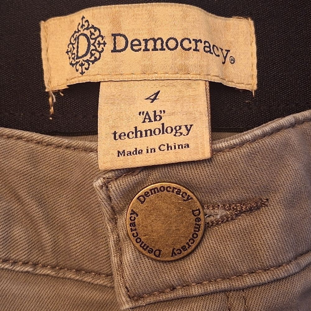 Democracy Ab Technology Modest TAN Jean Bermuda Shorts Women's 4 Stretch Denim - Picture 11 of 11